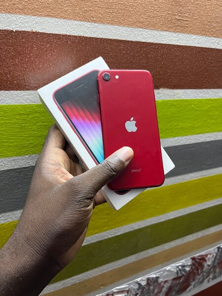iPhone SE (2022)