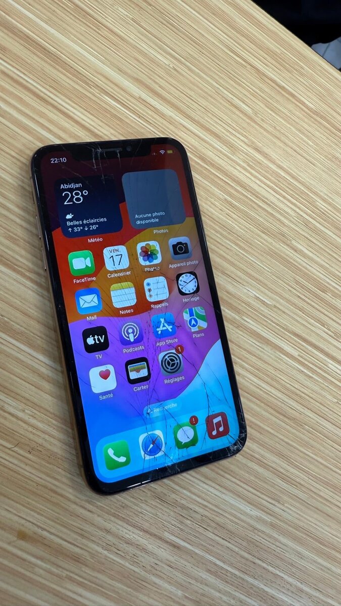 iphone XS 64giga tout passe dos et écran fissuré rapide prix