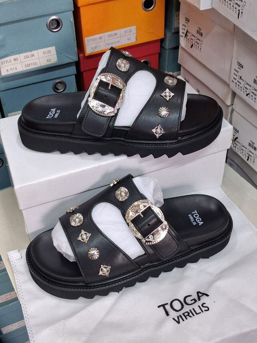 Sandales en cuir décorées