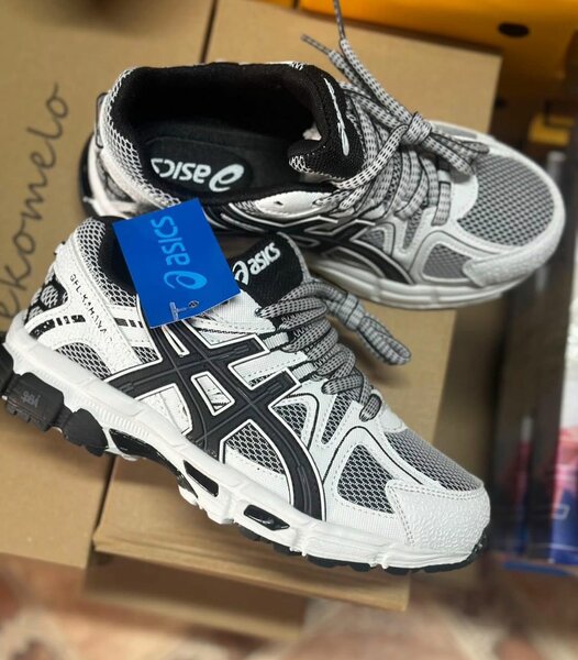 Asics kahana 8