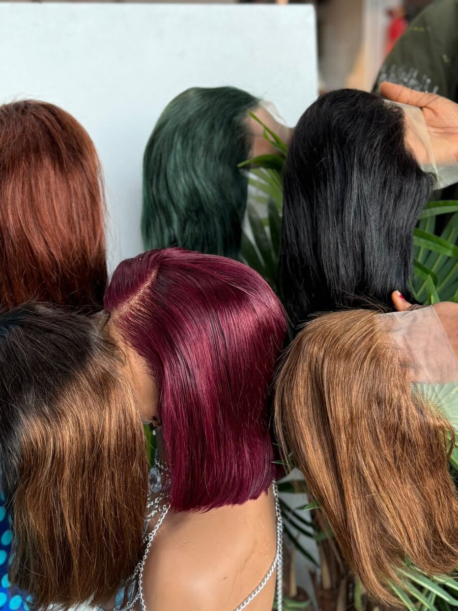 Perruques en dentelle colorées