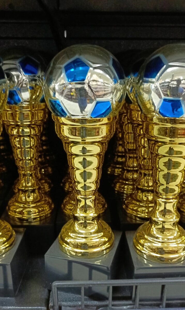 TROPHÉE AVEC BALLON DE FOOTBALL - 31 CM