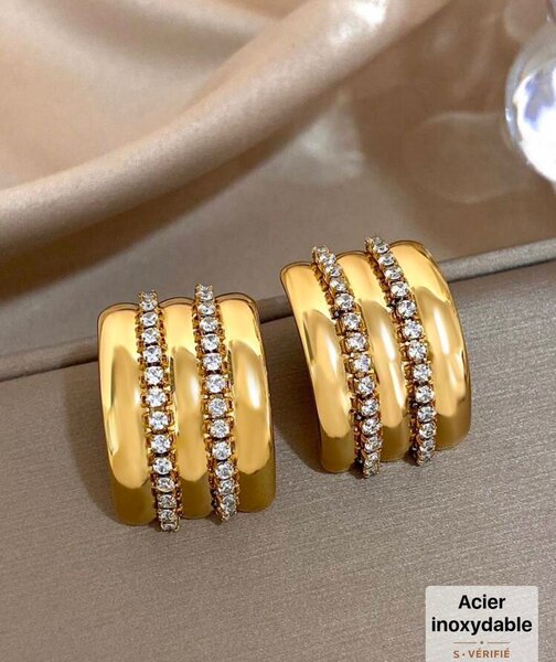 Boucles d'oreilles dorées élégantes