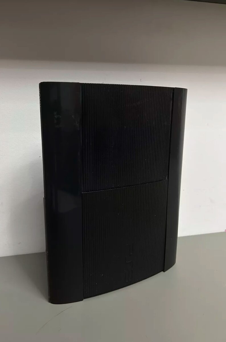 PlayStation 3 с 20 играми но без джойстиков