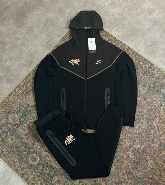 Syna world tech fleece