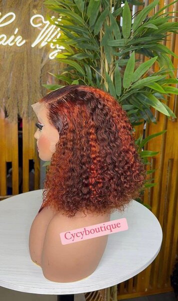 Perruque bouclée rousse