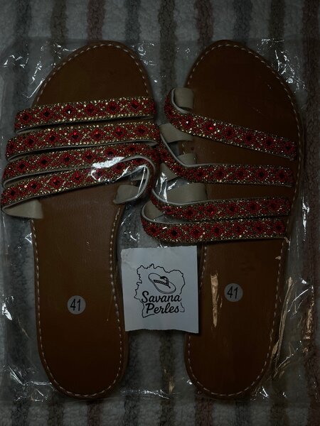 Sandales perlées rouges élégantes