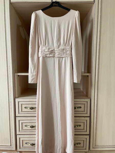 Платья вечерние