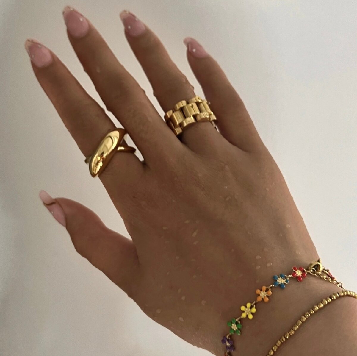 Bague Dorée Chic et Moderne