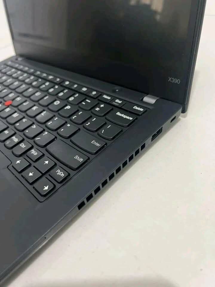Lenovo Thinkpad x390  Intel core i5