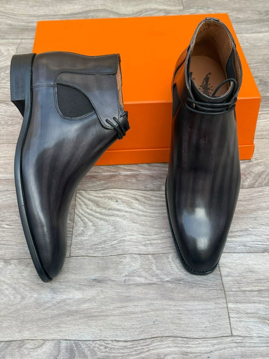 Bottes élégantes en cuir noir