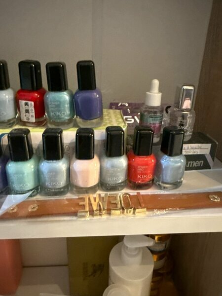 Vernis à ongles coloré - KIKO/Chanel/Adopt