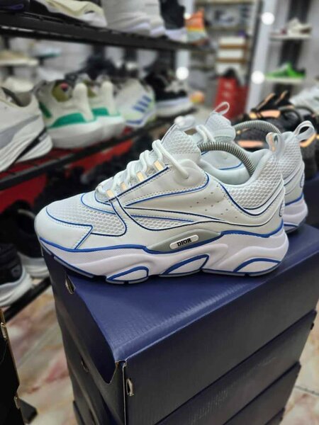 Sneakers blancs tendance unisexes