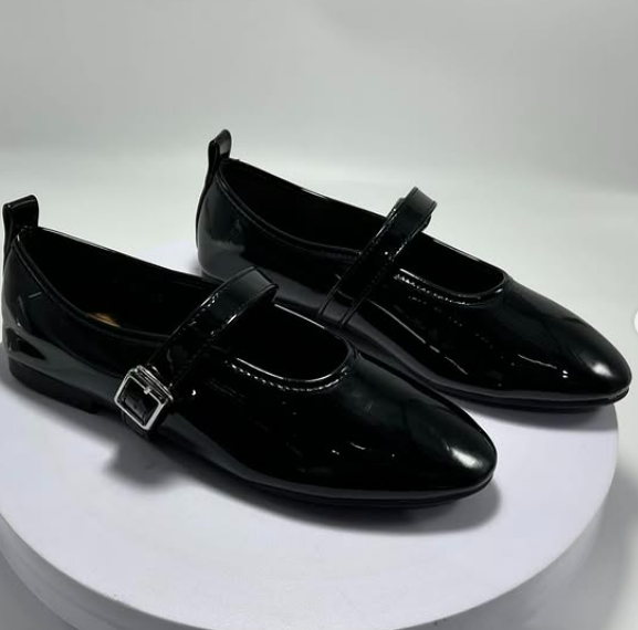 Балетки-это идеальное сочетание комфорта и элегантности. Легкие и стильные, они прекрасно дополняют любой образ, будь то повседневный или праздничный.❤️