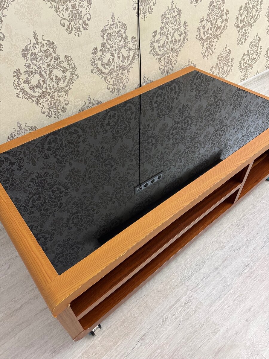 Журнальный стол на колесиках