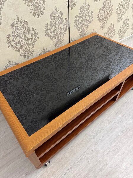 Журнальный стол на колесиках