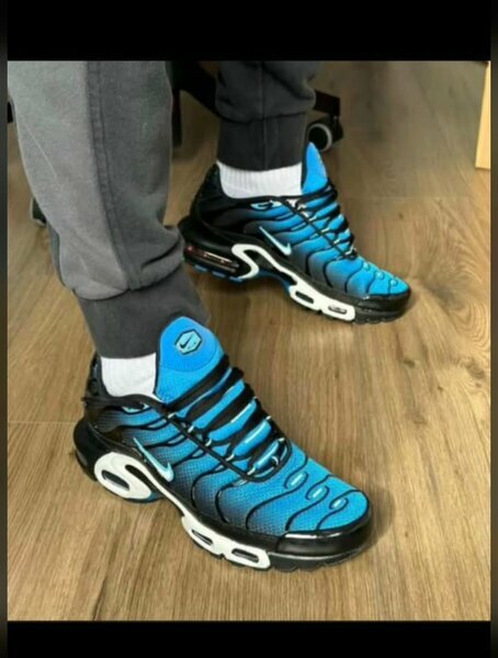 Basket Nike bleu/noir/blanche