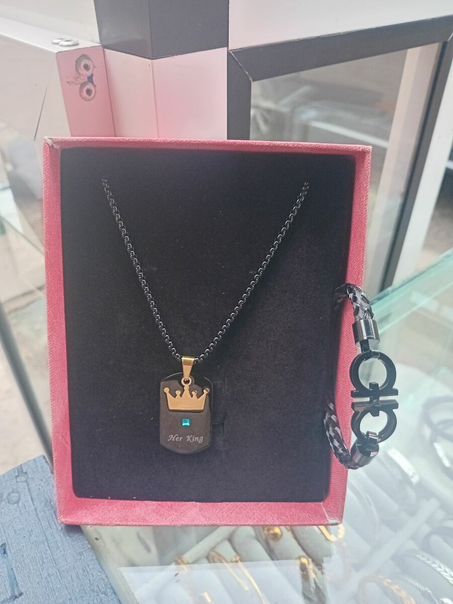 Collier pendentif "Her King"