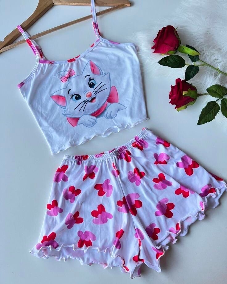 Pyjama doux en satin motifs