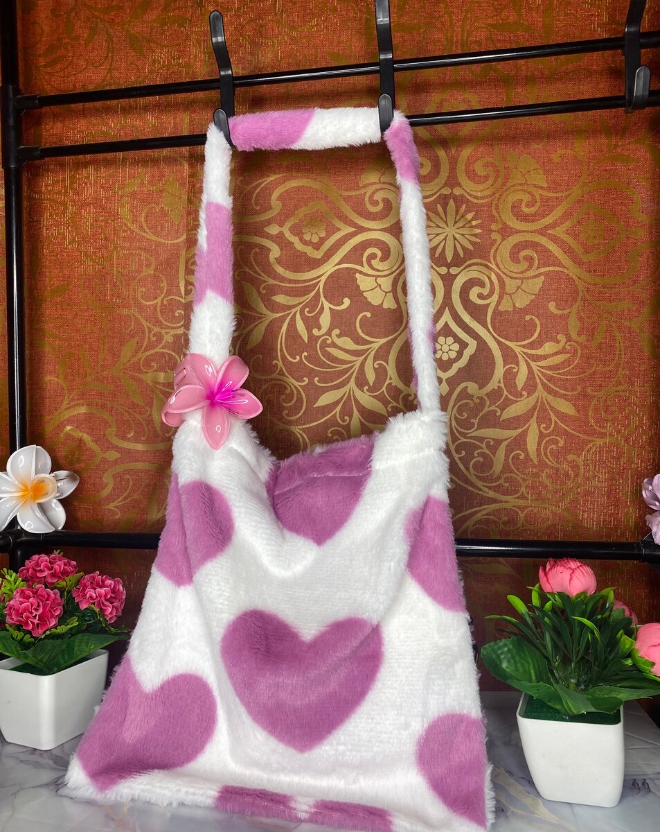 Sac fourrure motifs coeurs