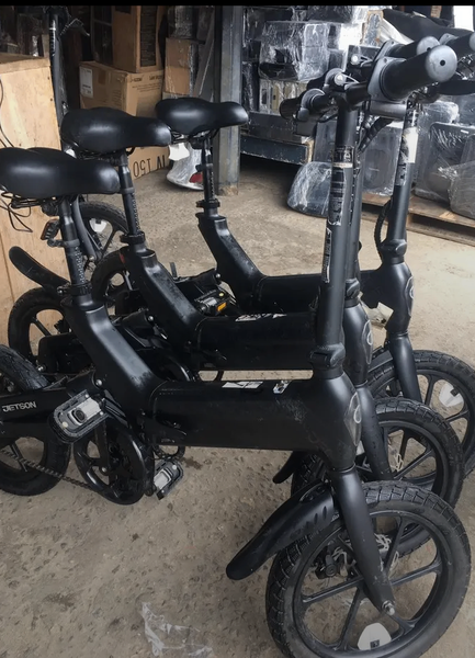 Vélo Électrique Pliable - Design Élégant et Performant