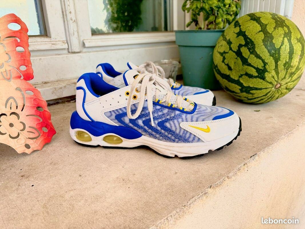 NIKE AIRMAX SNEAKER.