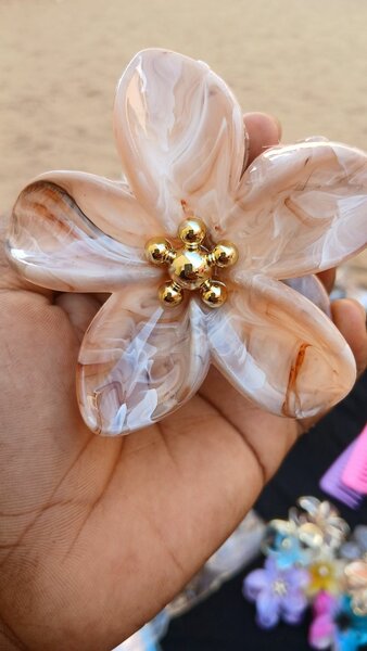 Broche fleur élégante