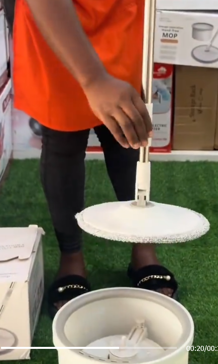 Spin mop with bucket