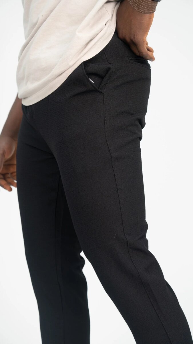 Pantalon slim noir homme élégant