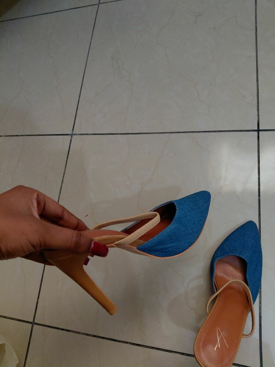 Talons aiguille bleu élégant