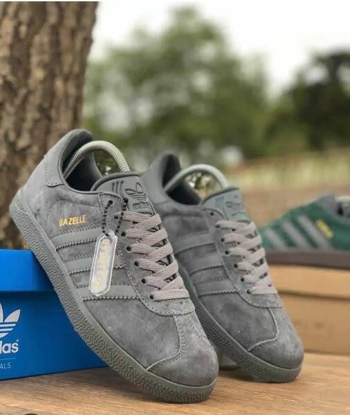 Adidas en daim gris