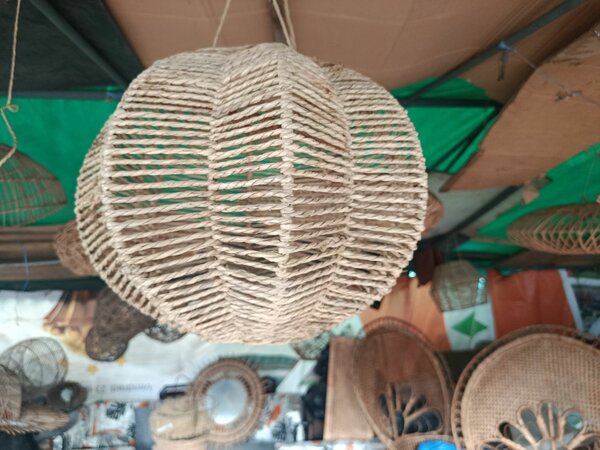 Suspension en rotin artisanal