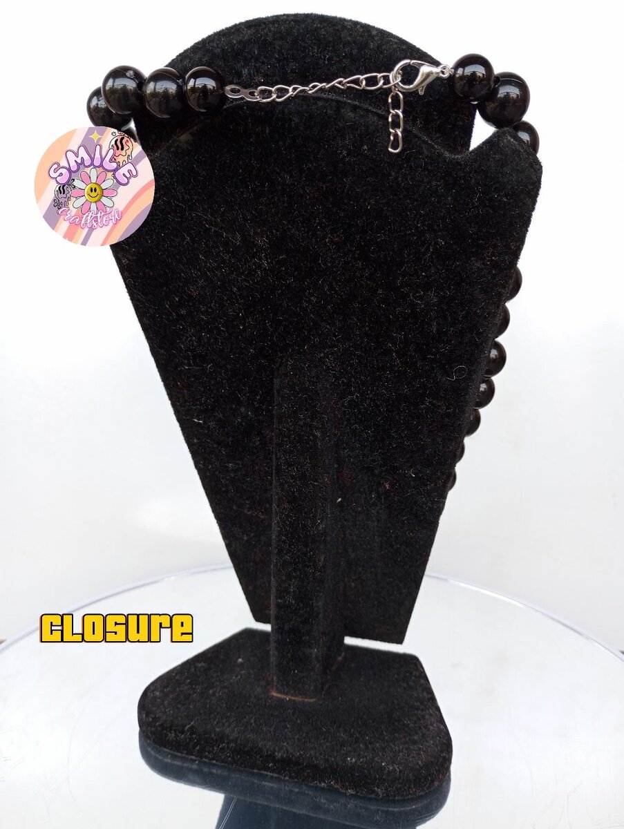 Black Jumbo pearl necklace