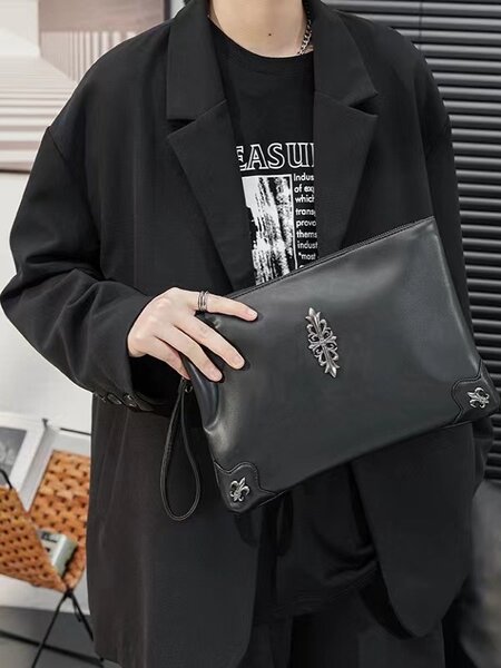 Pochette élégante en cuir noir