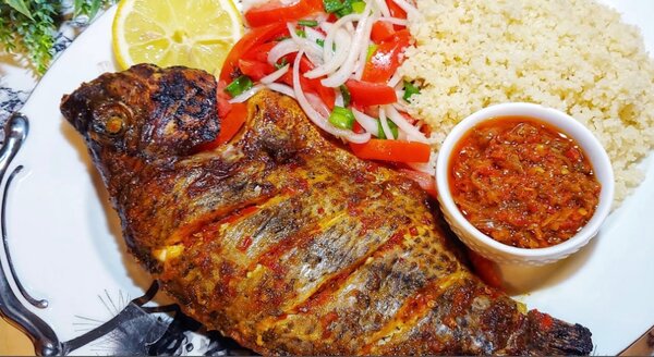 Poisson grillé et attieke