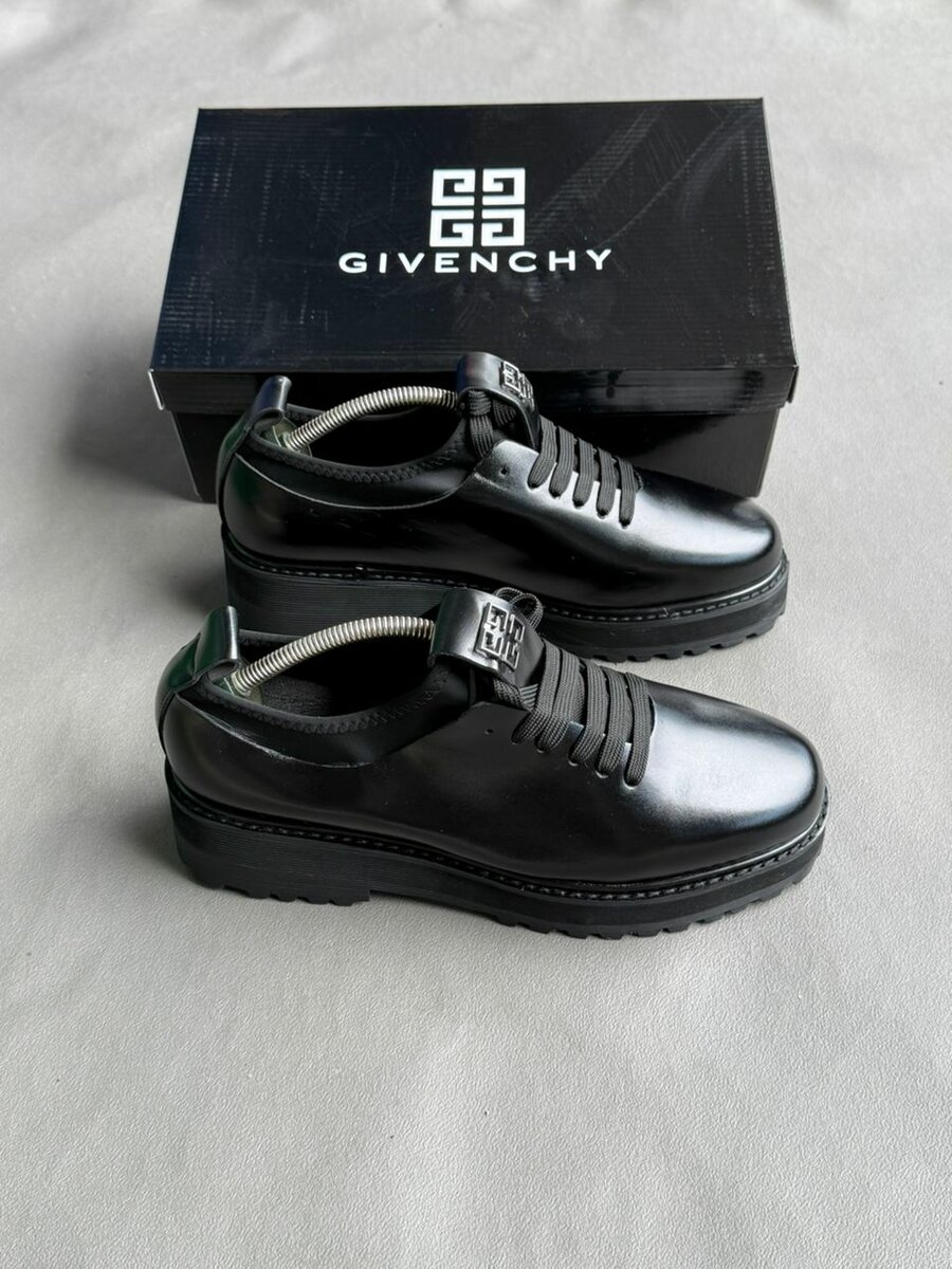 Chaussures en cuir Givenchy
