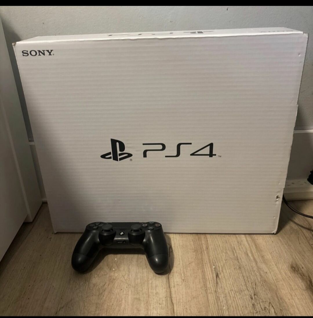 Console PS4 Sony avec manette