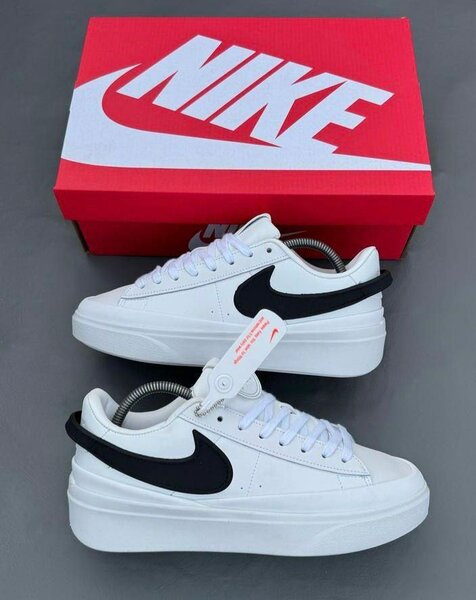 Nike Sneakers Blanc et Noir