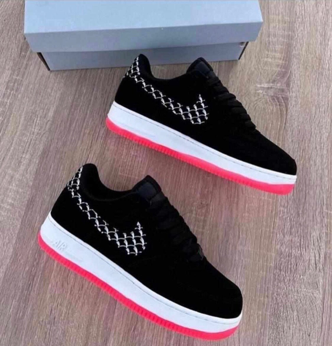 Airforce 1 black/ white/red available in size 40,41, & 45