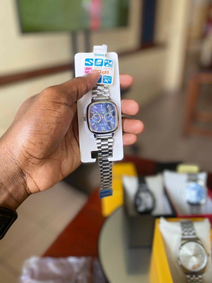 Montre élégante en acier inoxydable