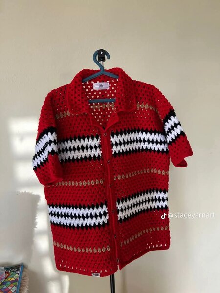 Cardigan en crochet coloré