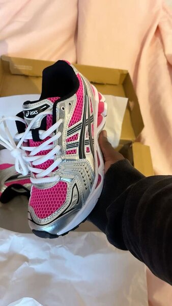 Chaussures de course roses Asics