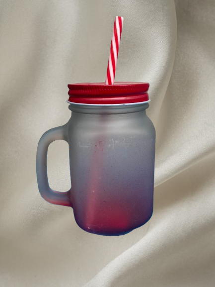 Tasse en verre avec paille