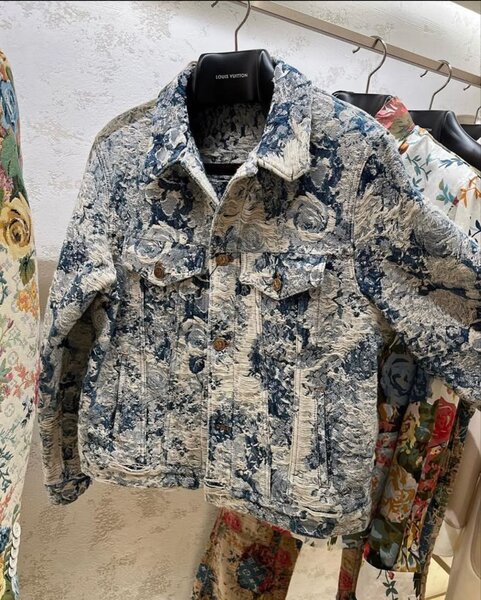 Veste en denim brodé