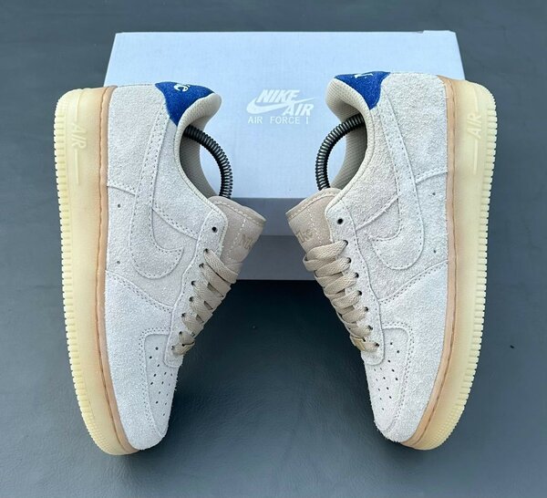 Sneakers en daim beige Nike