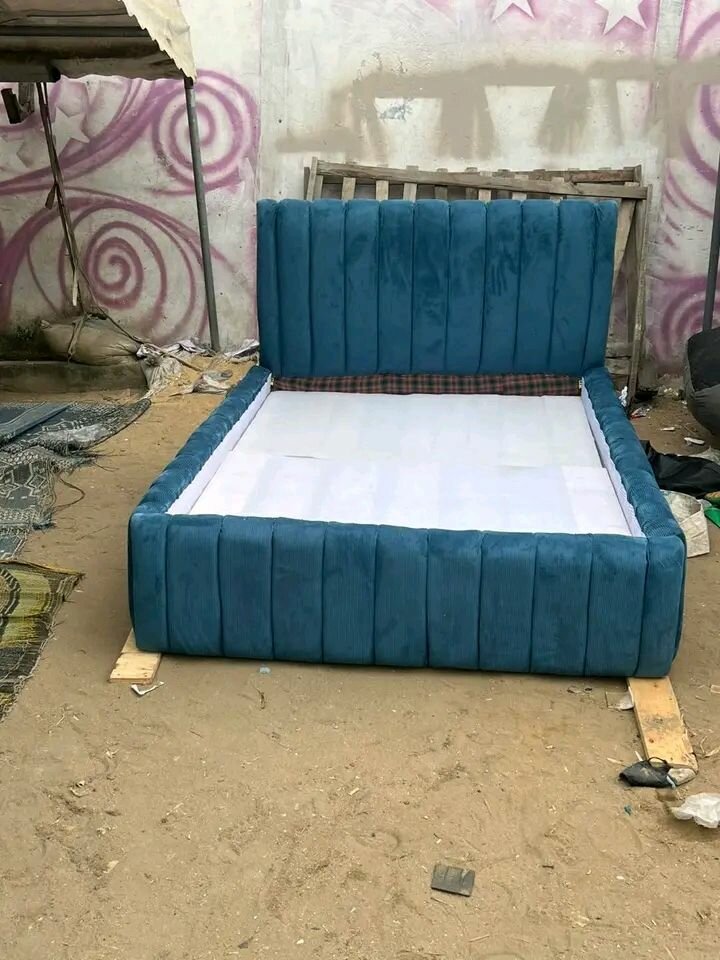 Lit capitonné élégant