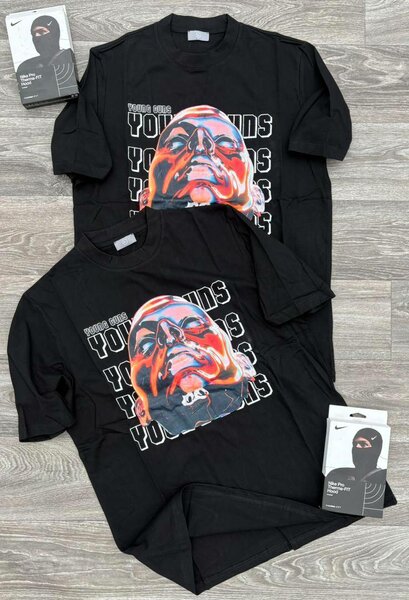 T-shirt noir imprimé graphique