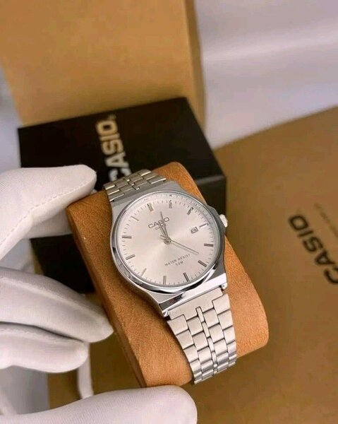 Montre Casio Élegante en Acier