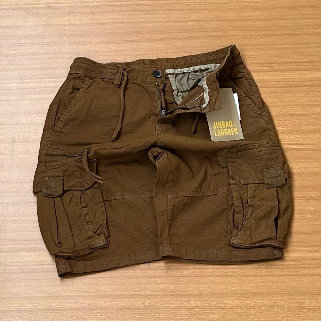 Cargo shorts ..