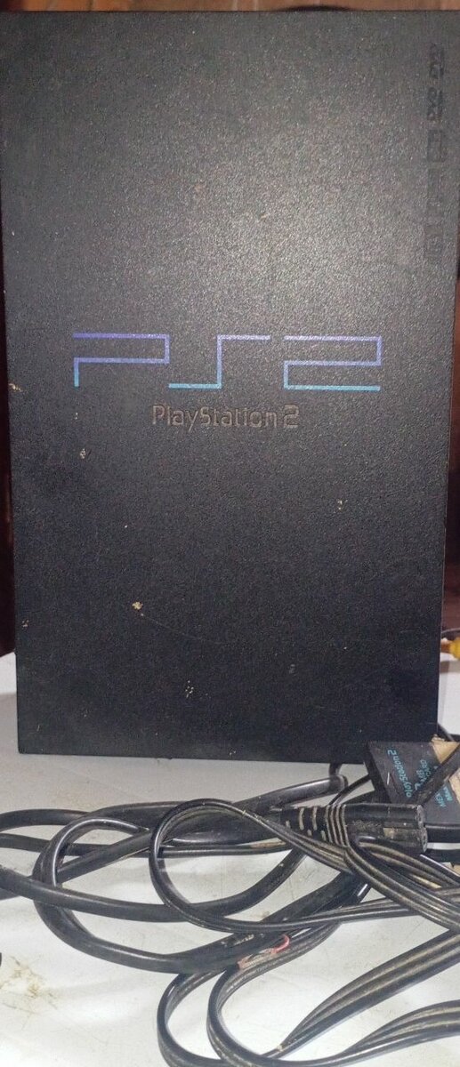 Console PlayStation 2 avec câbles